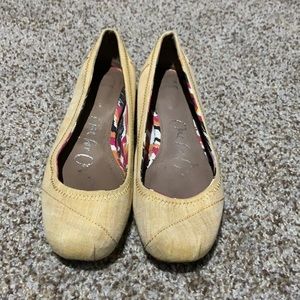 Yellow Toms ballet flats, 7.5